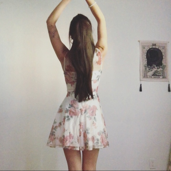 White sparkling floral dress - Picture 3 of 8